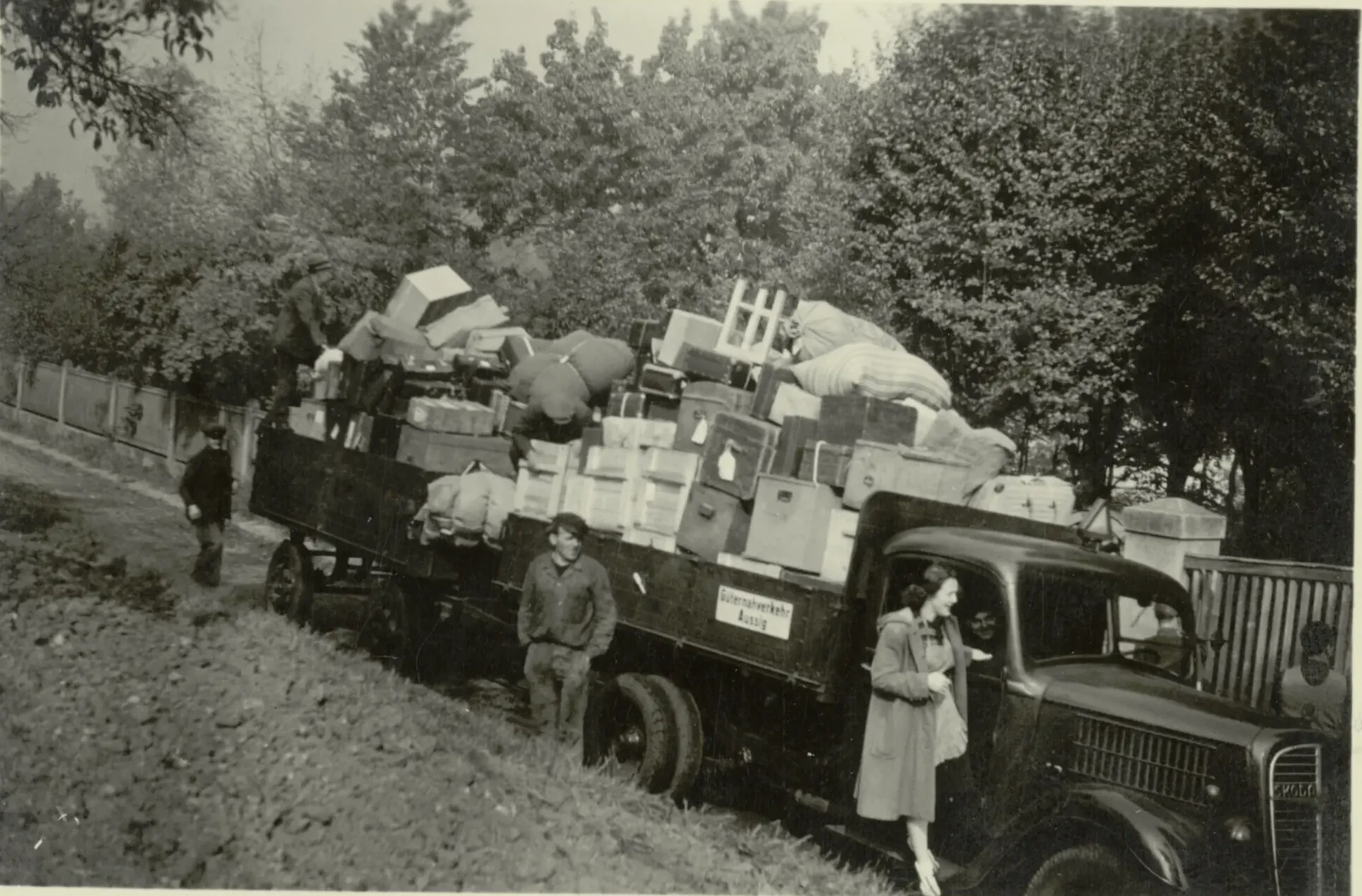 Vystěhovaní Lucemburčané na cestě do jednoho z táborů
